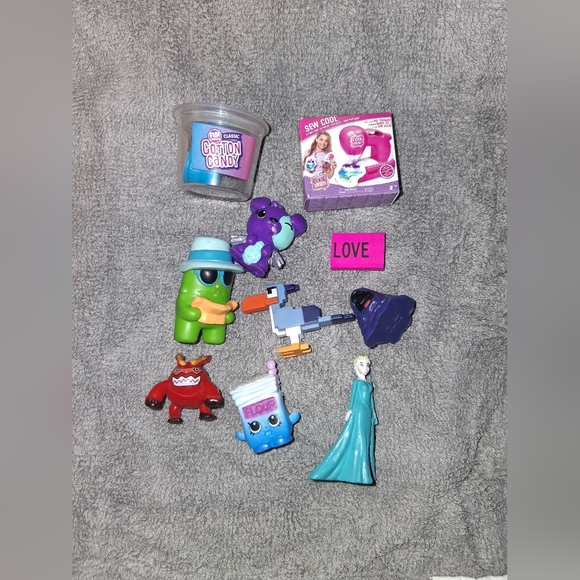 Mystery Small Toy Scoop 7-10 Pieces - Picture 2 of 2